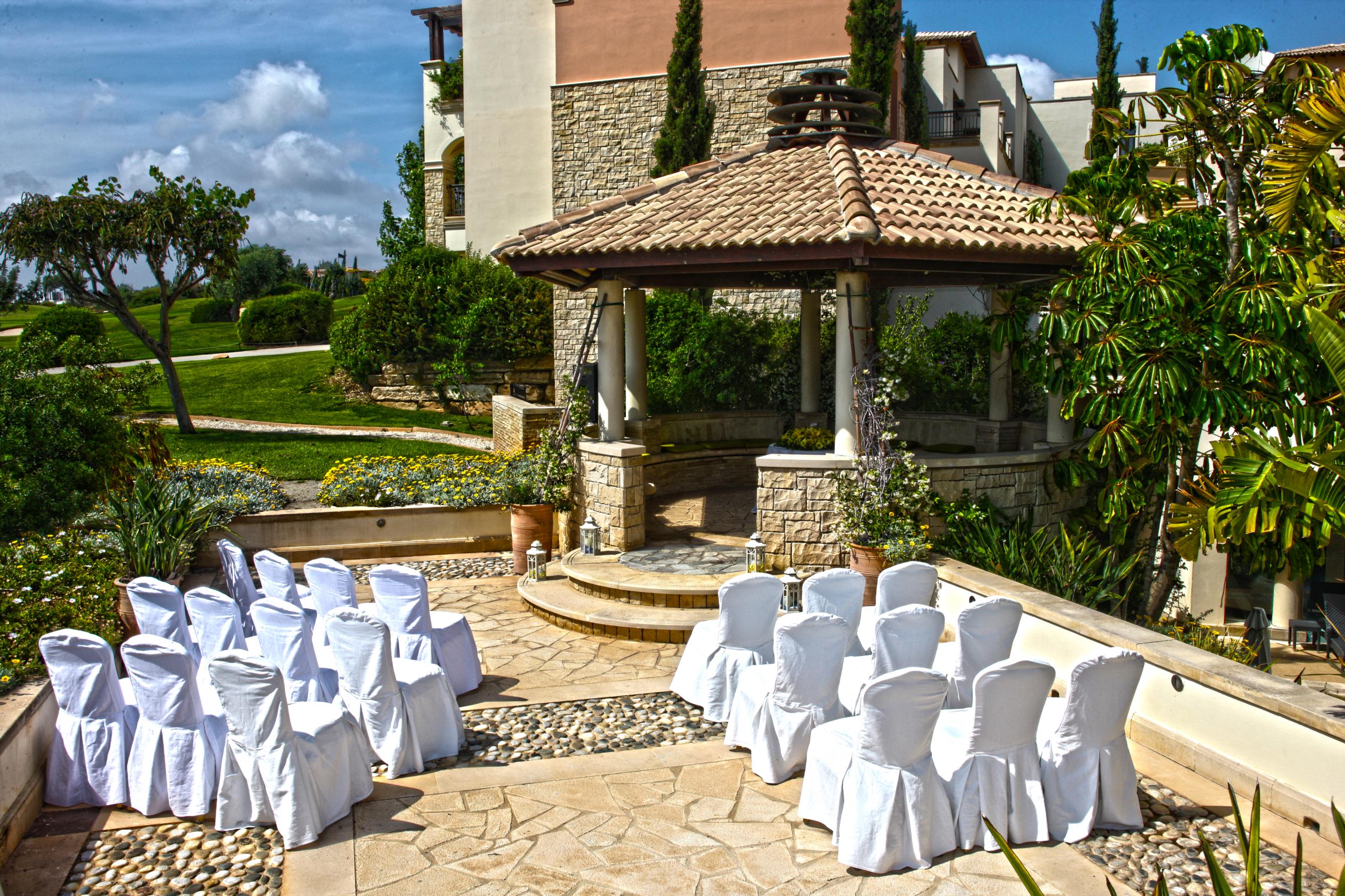 ELEONAS GAZEBO