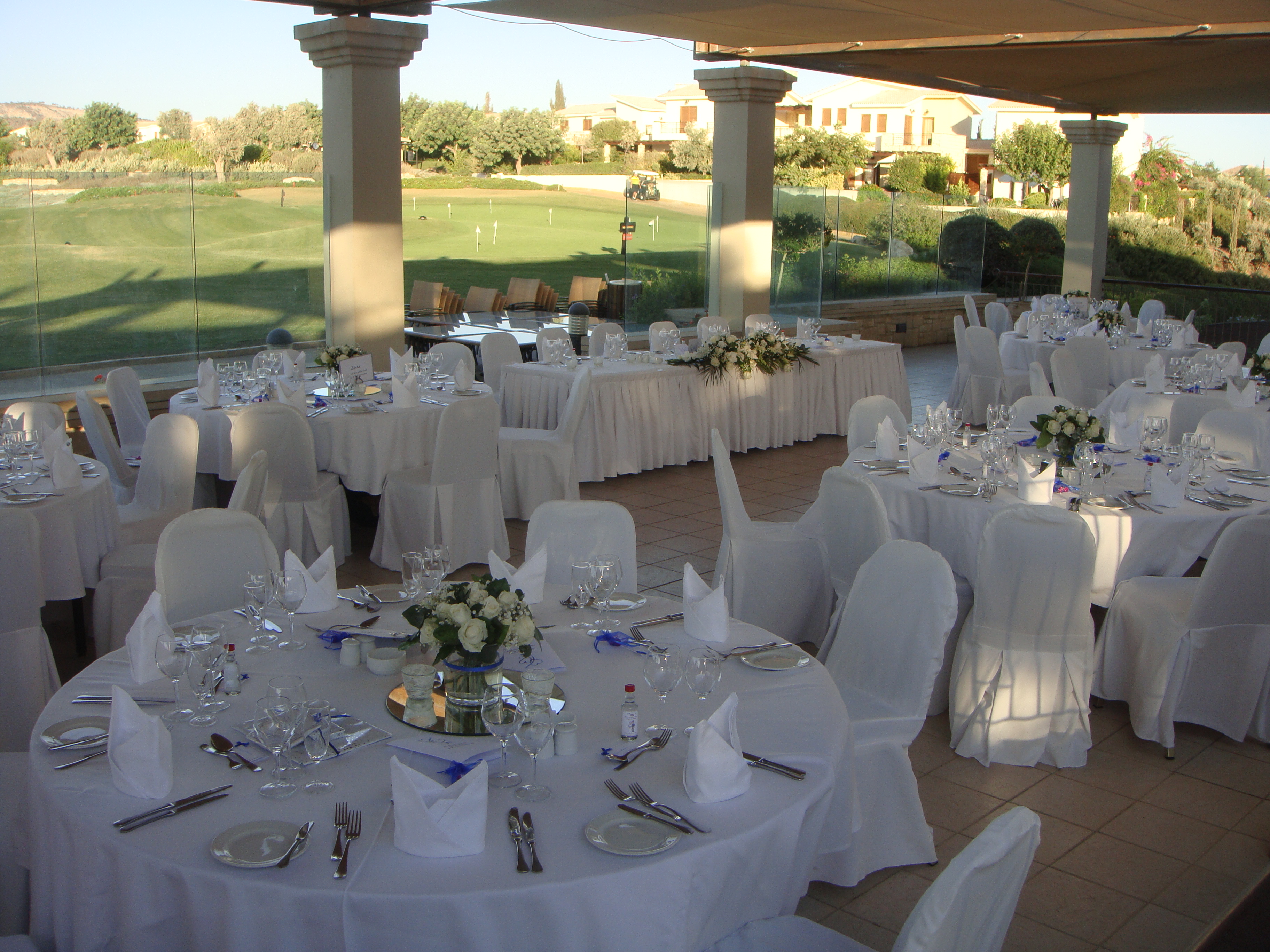 THE GOLF CLUBHOUSE