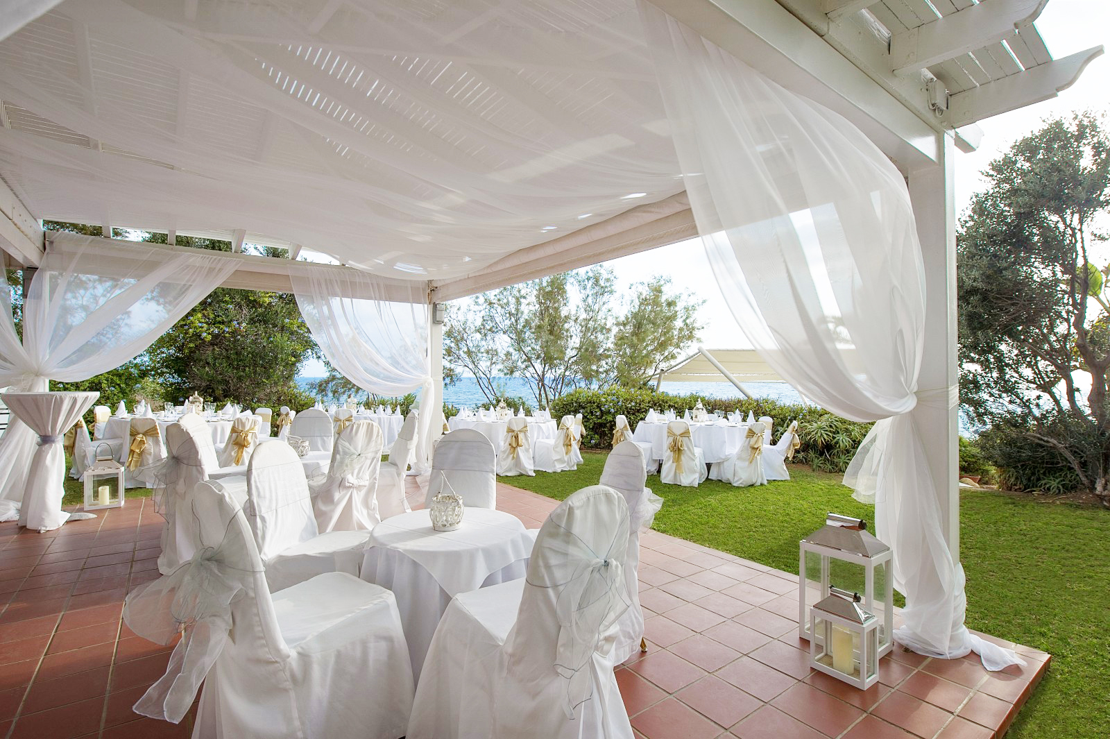 WHITE WEDDING PAVILION