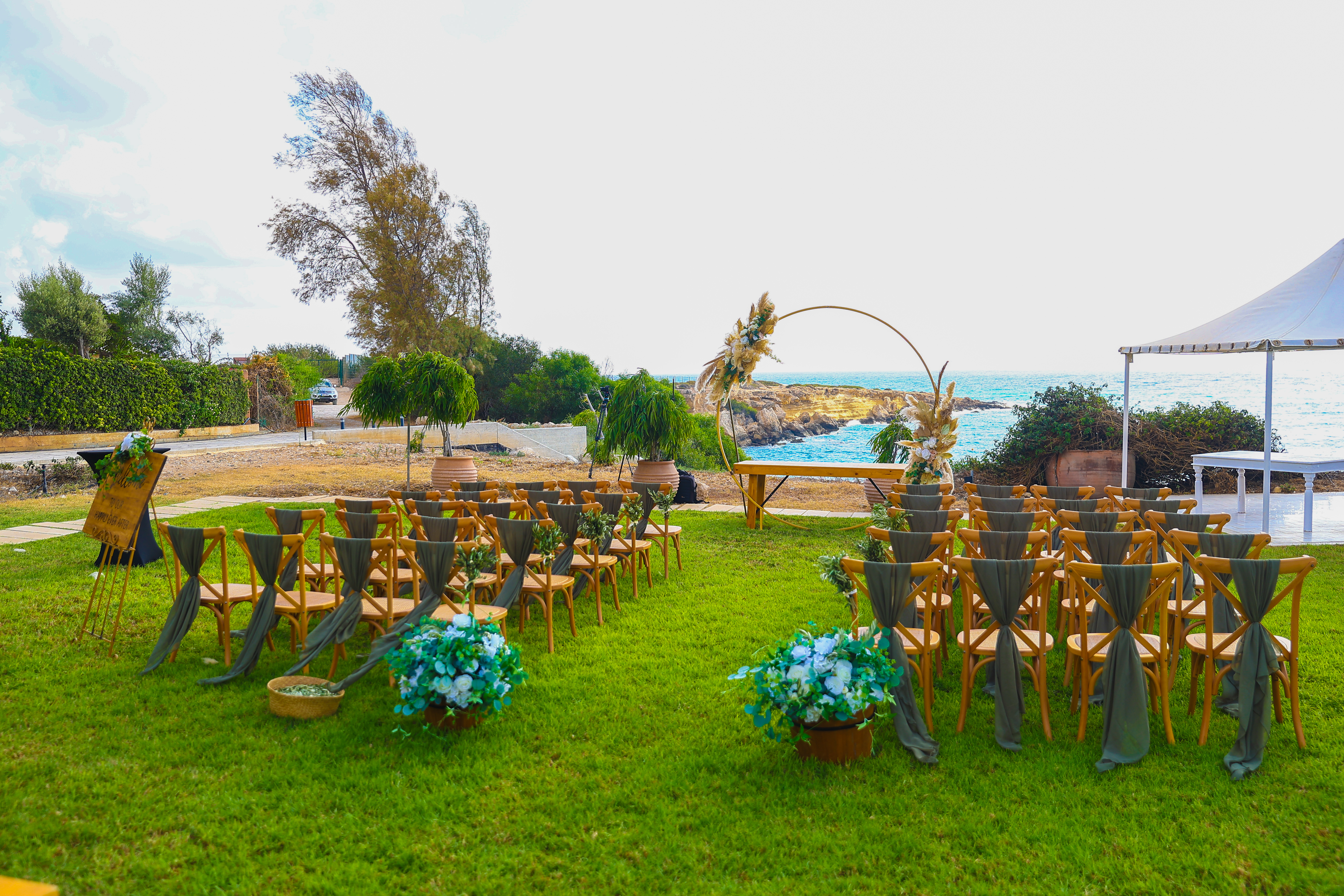 THE CORAL BLUE GARDEN
