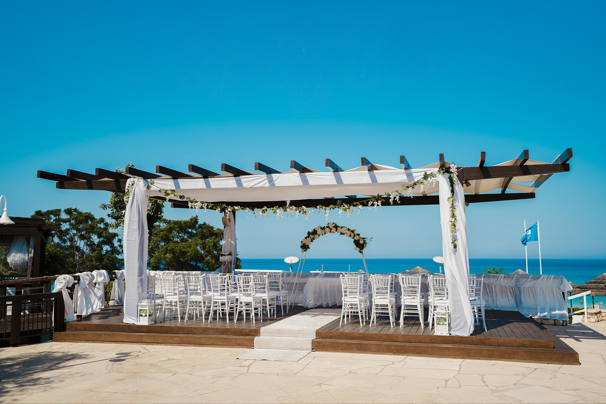 OUTDOOR CEREMONY VENUE