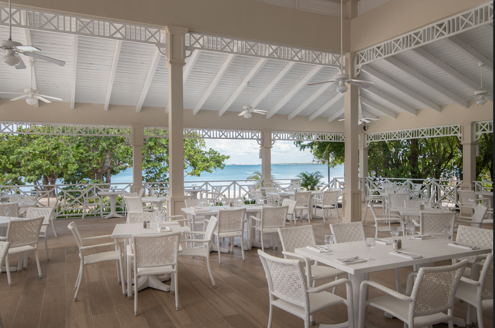 Las Olas Restaurant